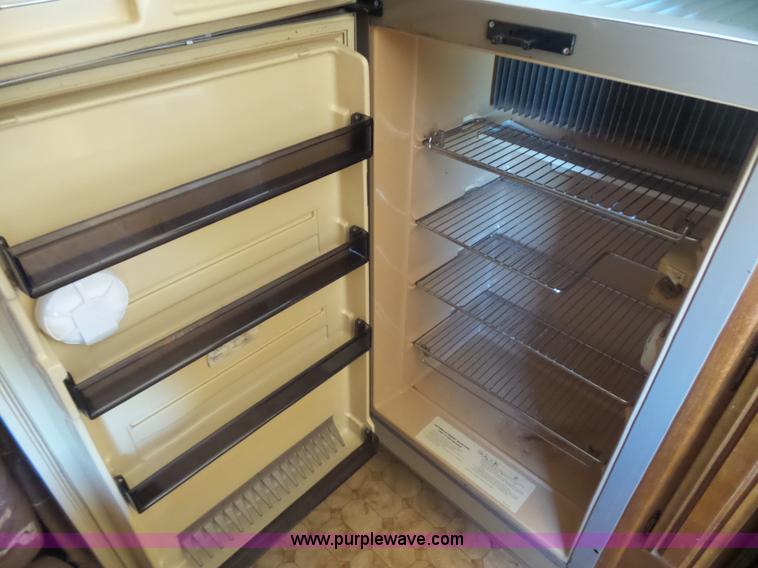 image for item L5980 1987 Avion camper