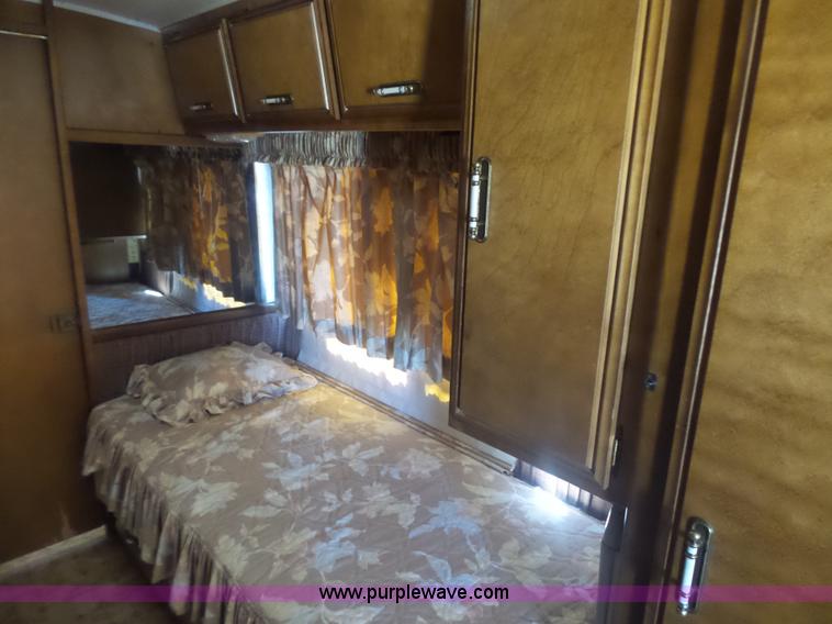 image for item L5980 1987 Avion camper