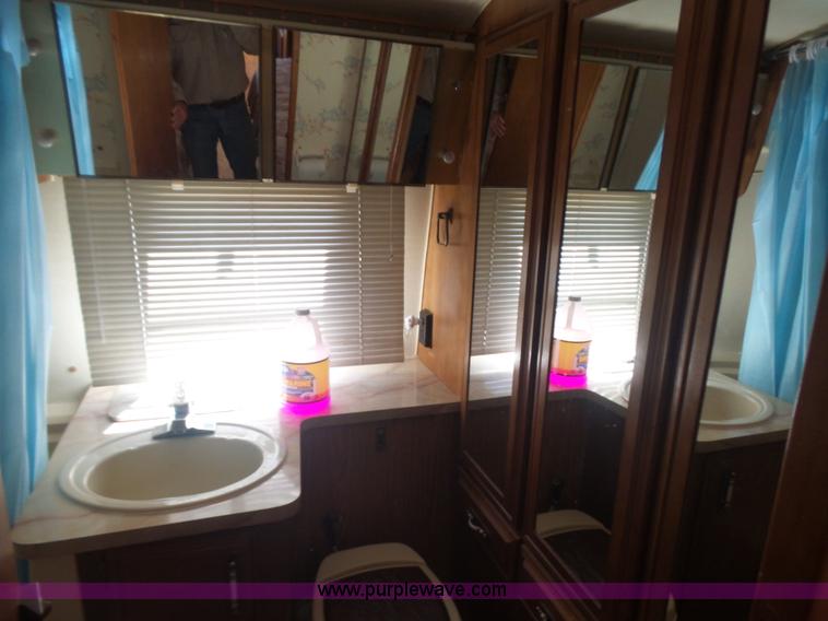 image for item L5980 1987 Avion camper