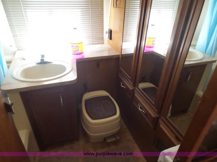 image for item L5980 1987 Avion camper