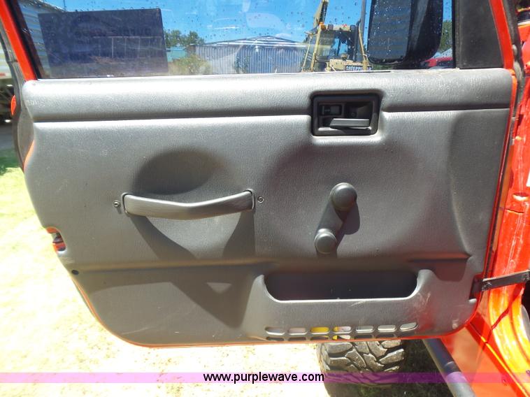 image for item L5981 1999 Jeep Wrangler SUV