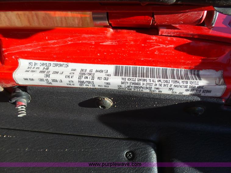 image for item L5981 1999 Jeep Wrangler SUV