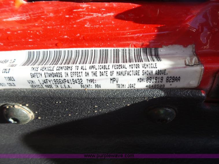 image for item L5981 1999 Jeep Wrangler SUV