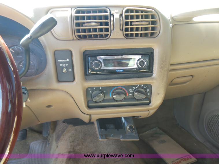 image for item L5985 2000 Chevrolet S10 pickup truck