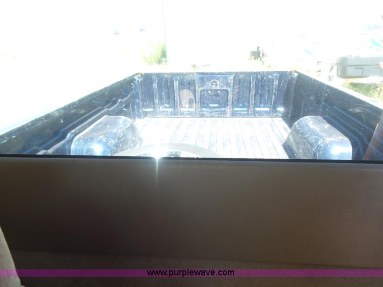 image for item L5985 2000 Chevrolet S10 pickup truck