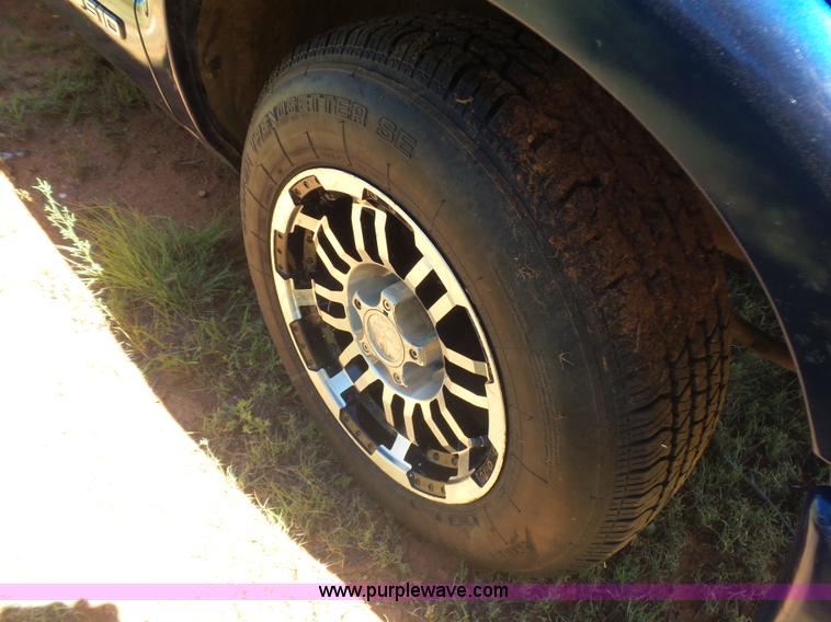 image for item L5985 2000 Chevrolet S10 pickup truck