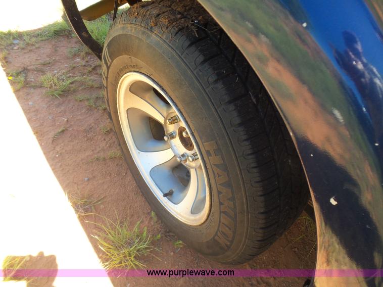 image for item L5985 2000 Chevrolet S10 pickup truck