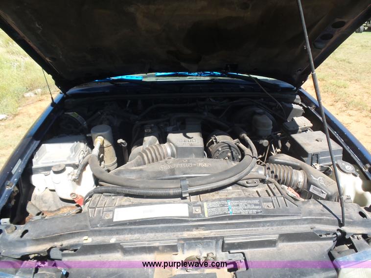 image for item L5985 2000 Chevrolet S10 pickup truck