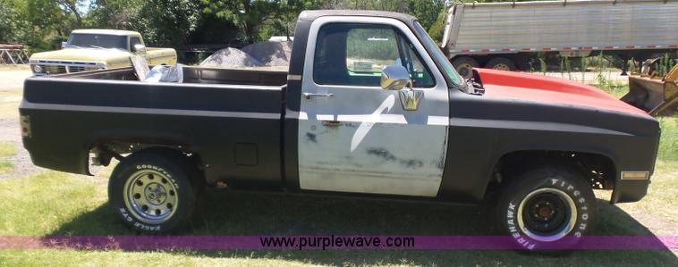 image for item L5989 1978 GMC pickup truck