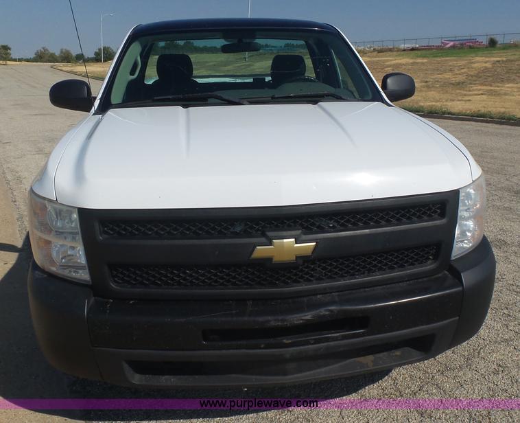 image for item L5992 2011 Chevrolet Silverado 1500 pickup truck