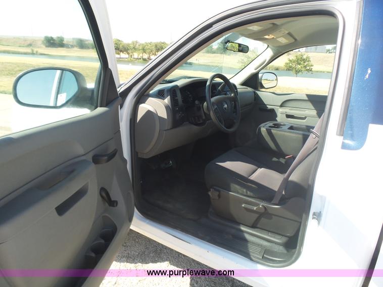 image for item L5992 2011 Chevrolet Silverado 1500 pickup truck