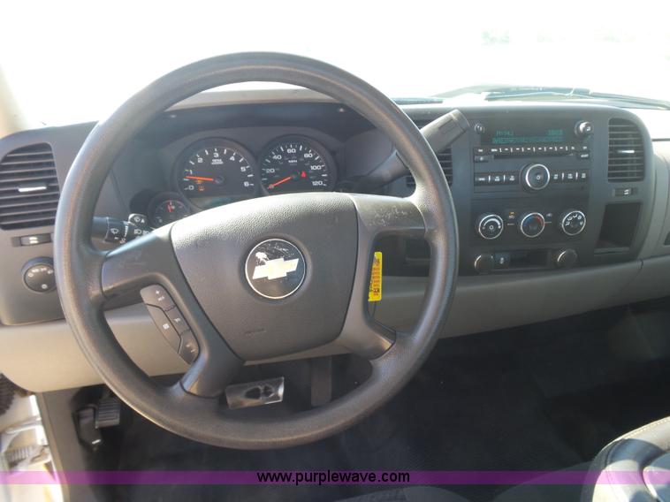 image for item L5992 2011 Chevrolet Silverado 1500 pickup truck