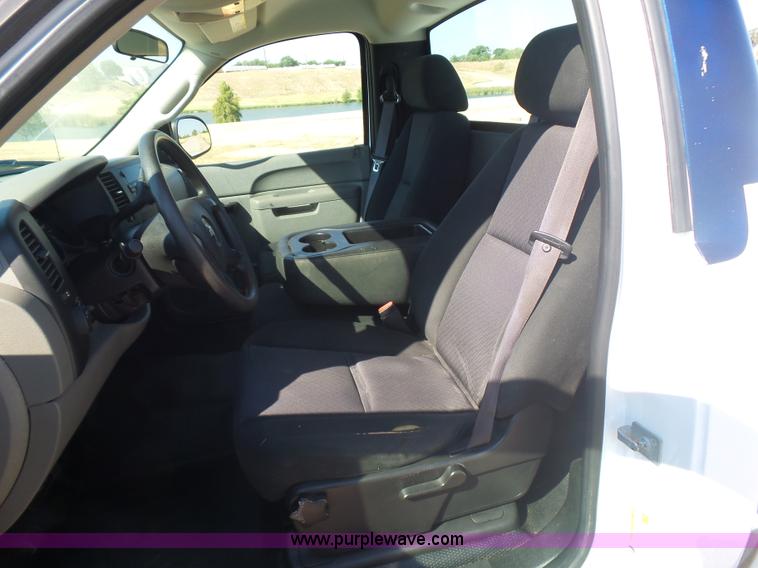 image for item L5992 2011 Chevrolet Silverado 1500 pickup truck