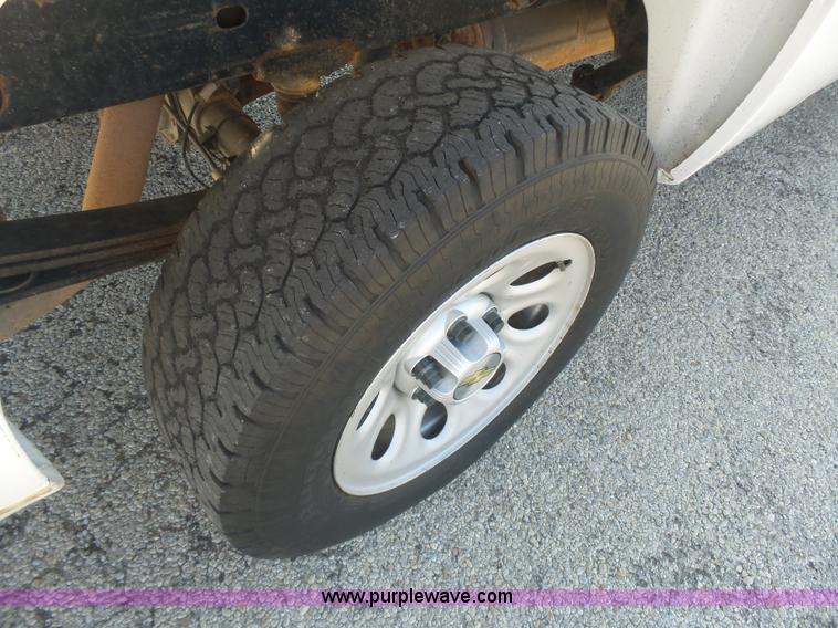 image for item L5992 2011 Chevrolet Silverado 1500 pickup truck