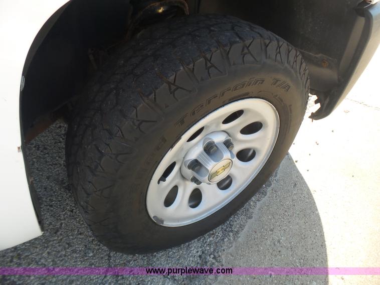 image for item L5992 2011 Chevrolet Silverado 1500 pickup truck