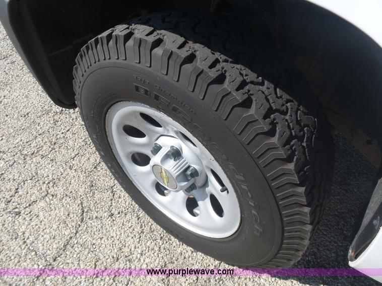 image for item L5992 2011 Chevrolet Silverado 1500 pickup truck