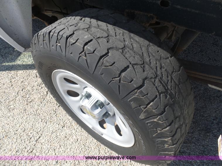 image for item L5992 2011 Chevrolet Silverado 1500 pickup truck