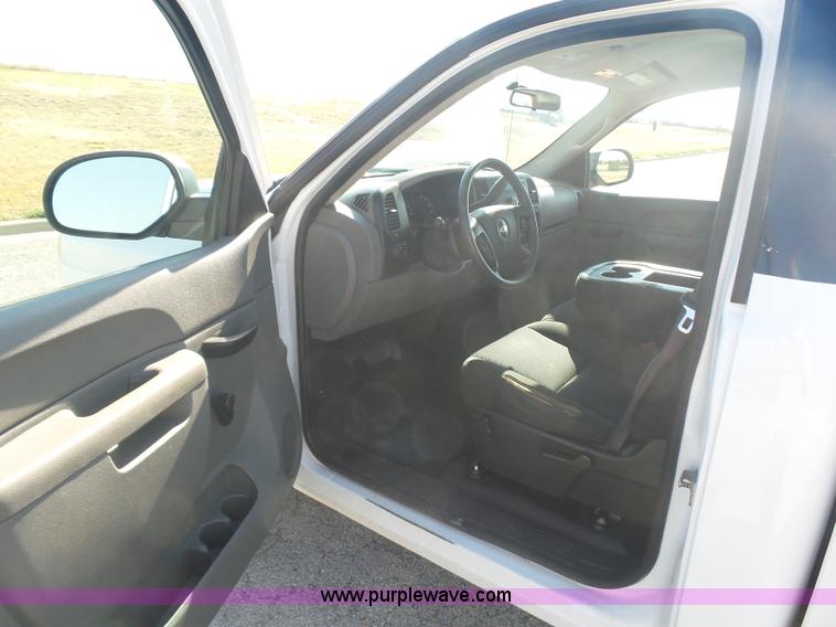 image for item L5993 2010 Chevrolet Silverado 1500 pickup truck