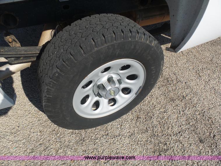 image for item L5993 2010 Chevrolet Silverado 1500 pickup truck