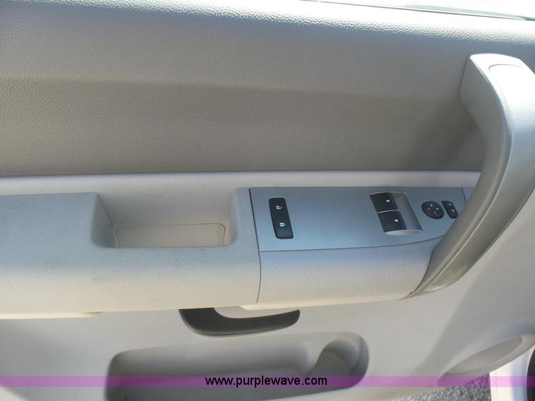 image for item L5994 2009 Chevrolet Silverado 1500 pickup truck