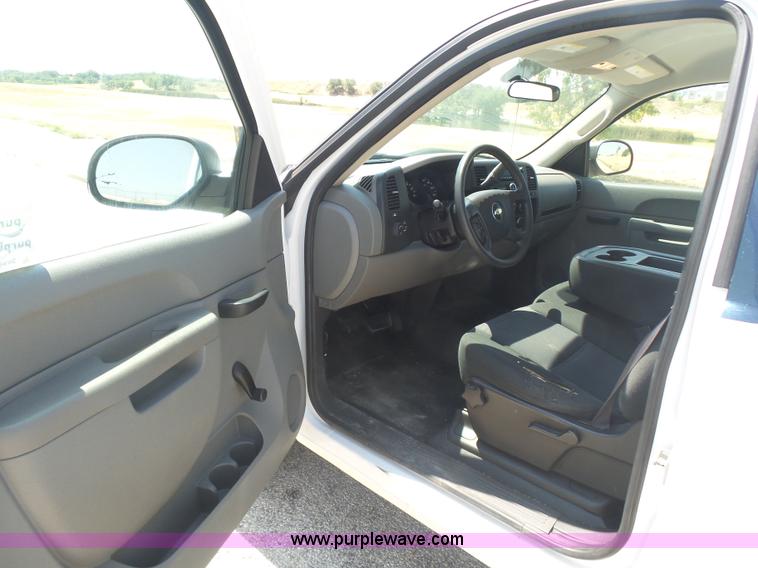 image for item L5998 2011 Chevrolet Silverado 1500 pickup truck