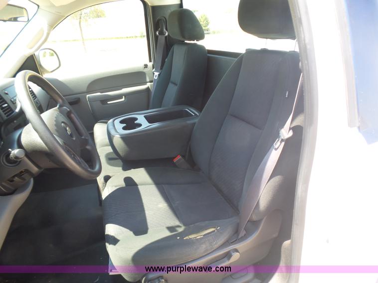 image for item L5998 2011 Chevrolet Silverado 1500 pickup truck