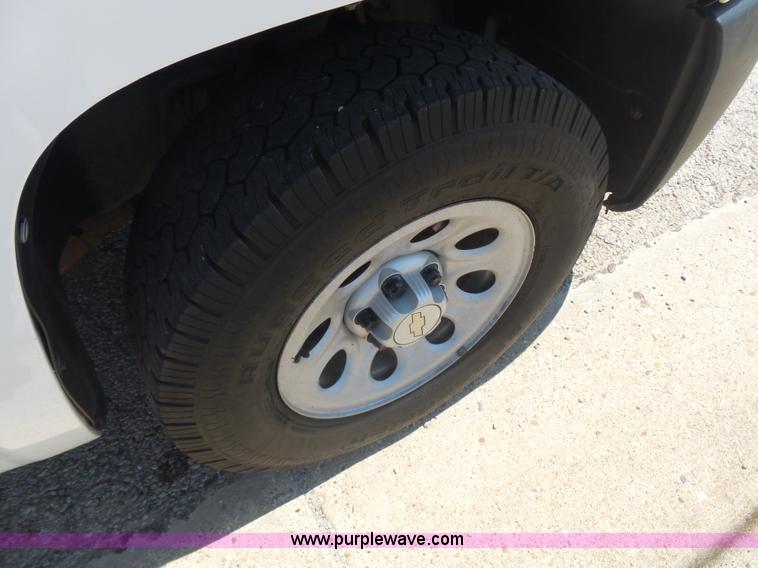 image for item L5998 2011 Chevrolet Silverado 1500 pickup truck