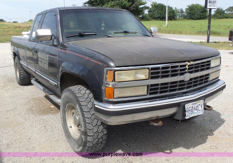 image for item L6230 1991 Chevrolet 2500 Ext. Cab pickup truck