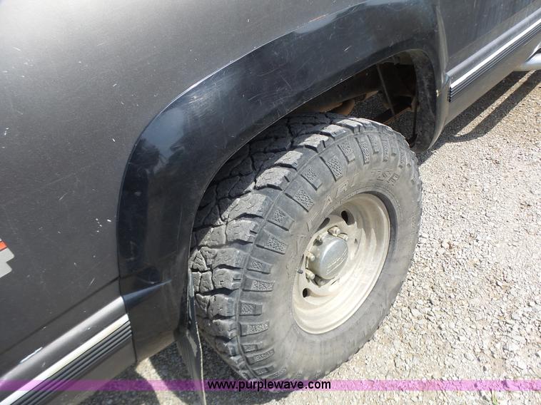 image for item L6230 1991 Chevrolet 2500 Ext. Cab pickup truck