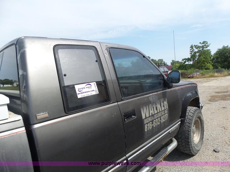 image for item L6230 1991 Chevrolet 2500 Ext. Cab pickup truck