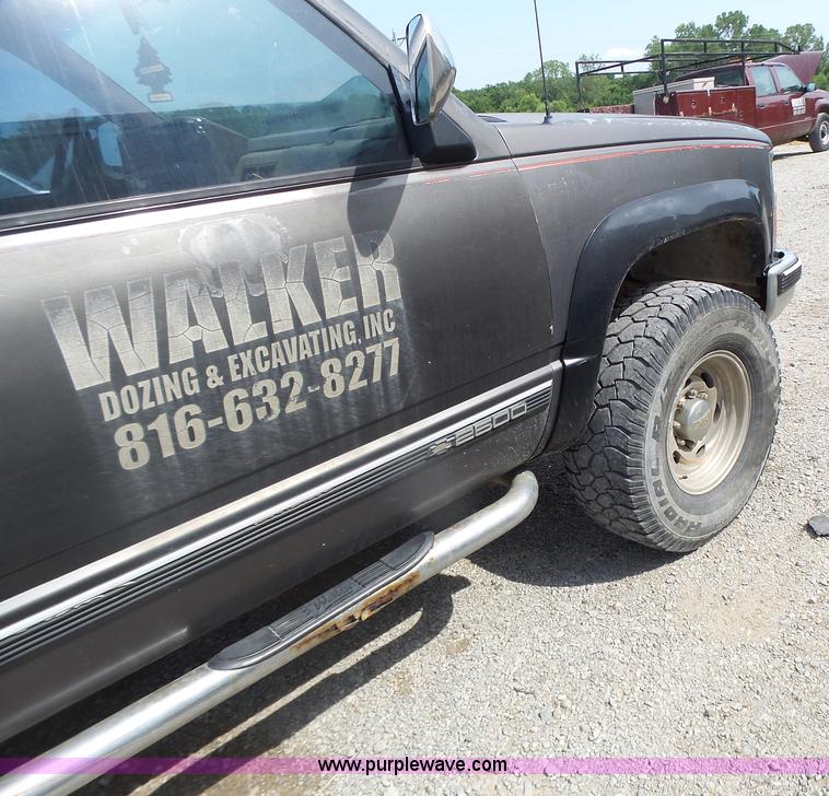 image for item L6230 1991 Chevrolet 2500 Ext. Cab pickup truck