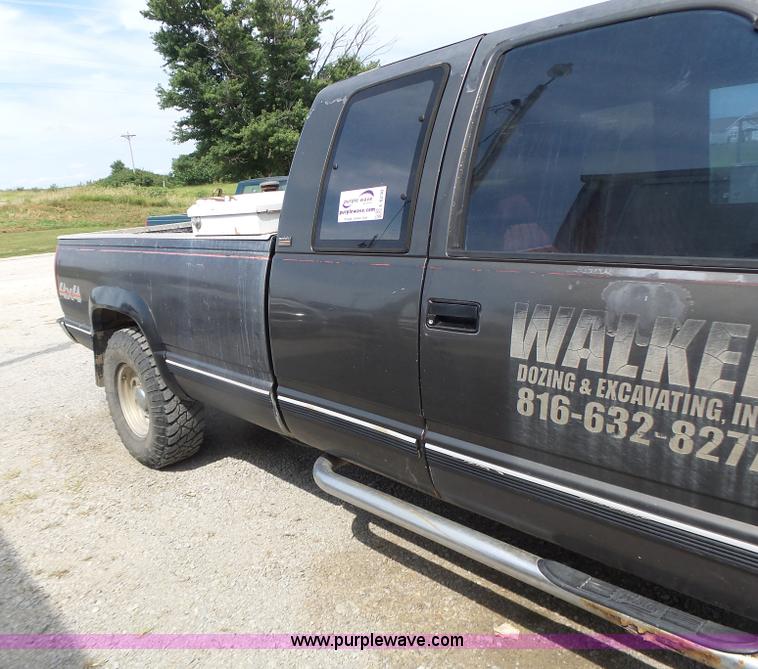 image for item L6230 1991 Chevrolet 2500 Ext. Cab pickup truck