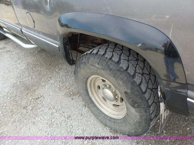 image for item L6230 1991 Chevrolet 2500 Ext. Cab pickup truck