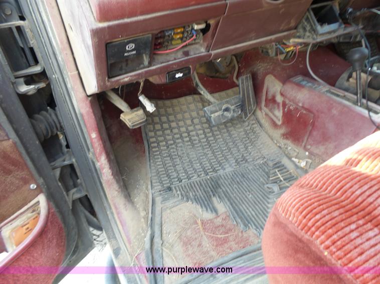 image for item L6230 1991 Chevrolet 2500 Ext. Cab pickup truck