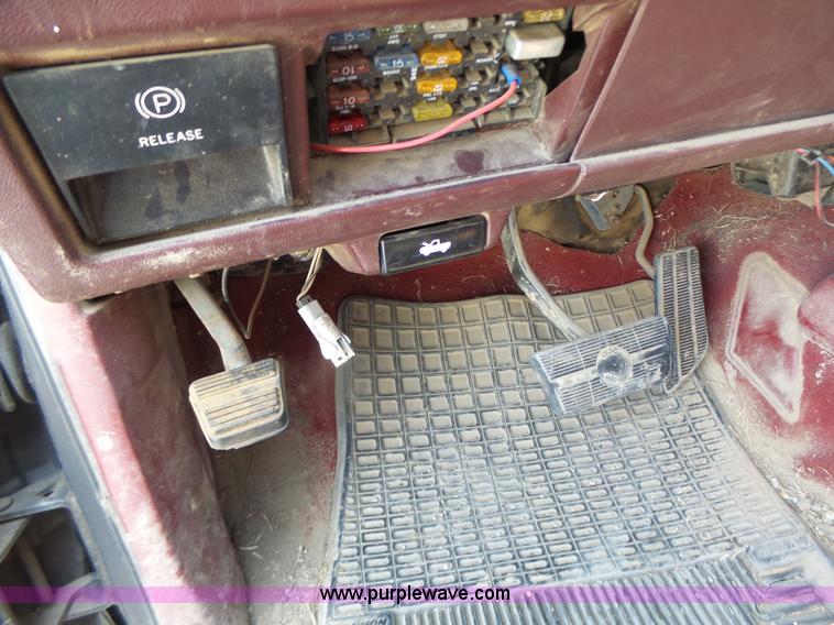 image for item L6230 1991 Chevrolet 2500 Ext. Cab pickup truck