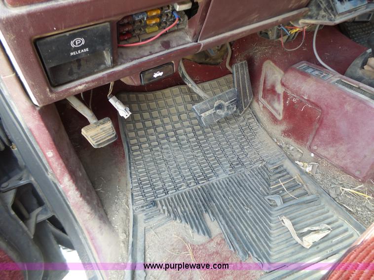 image for item L6230 1991 Chevrolet 2500 Ext. Cab pickup truck