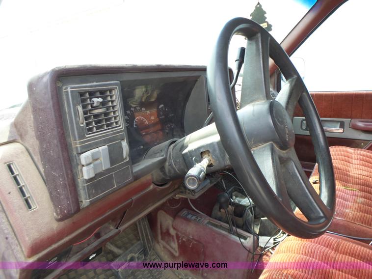 image for item L6230 1991 Chevrolet 2500 Ext. Cab pickup truck