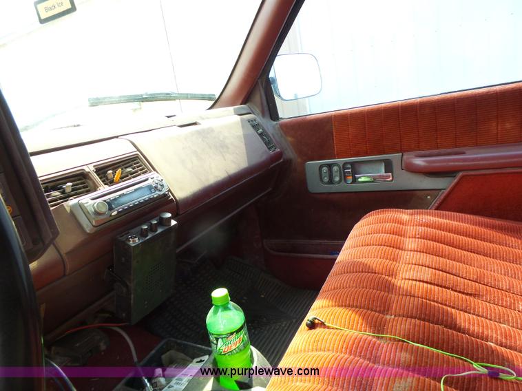 image for item L6230 1991 Chevrolet 2500 Ext. Cab pickup truck