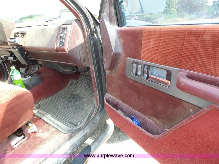 image for item L6230 1991 Chevrolet 2500 Ext. Cab pickup truck