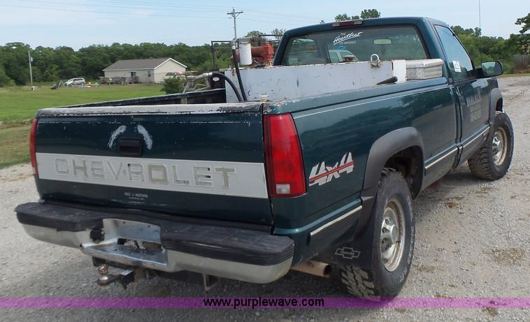 image for item L6231 1995 Chevrolet 2500HD pickup truck