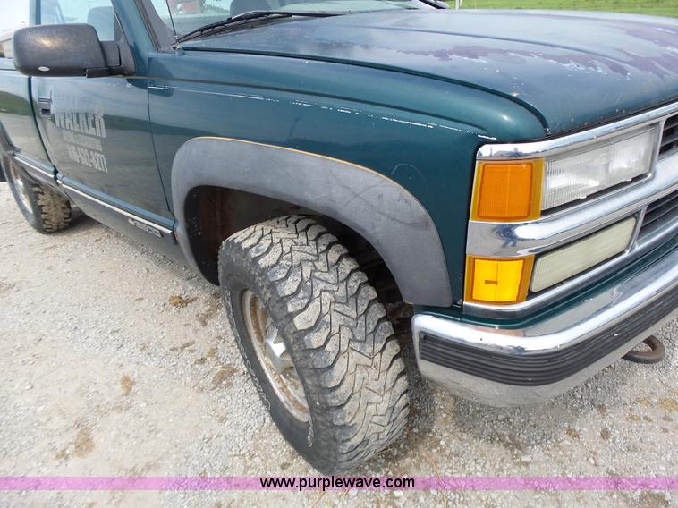 image for item L6231 1995 Chevrolet 2500HD pickup truck