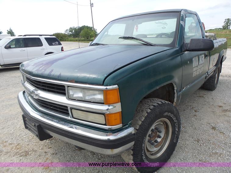 image for item L6231 1995 Chevrolet 2500HD pickup truck