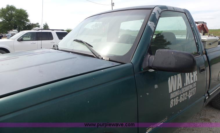 image for item L6231 1995 Chevrolet 2500HD pickup truck