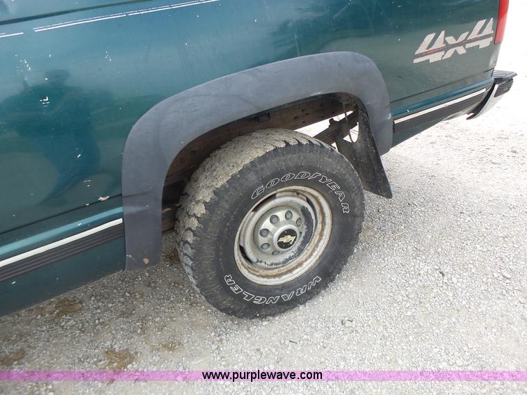 image for item L6231 1995 Chevrolet 2500HD pickup truck