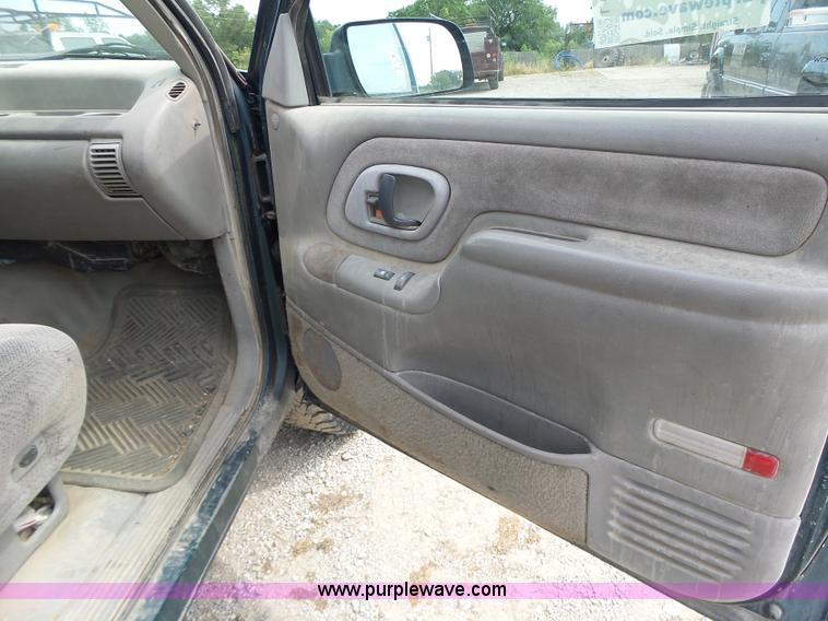 image for item L6231 1995 Chevrolet 2500HD pickup truck