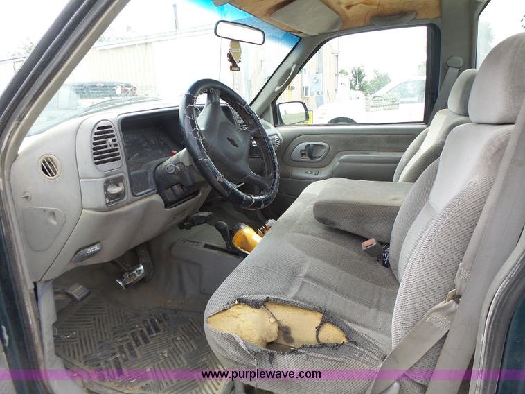 image for item L6231 1995 Chevrolet 2500HD pickup truck