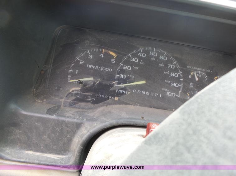 image for item L6231 1995 Chevrolet 2500HD pickup truck