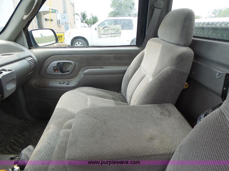 image for item L6231 1995 Chevrolet 2500HD pickup truck