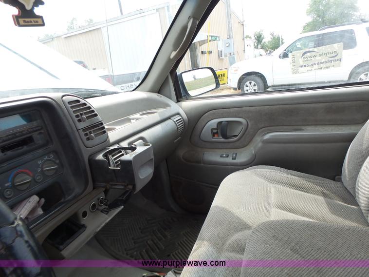 image for item L6231 1995 Chevrolet 2500HD pickup truck