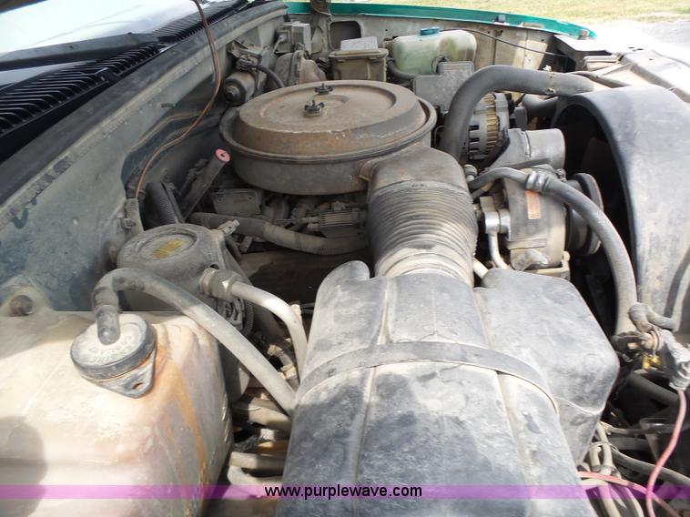 image for item L6231 1995 Chevrolet 2500HD pickup truck